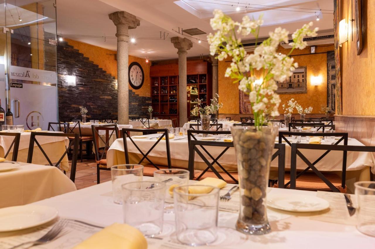 Hostal Restaurante Puerta Del Alcazar Ávila Zewnętrze zdjęcie
