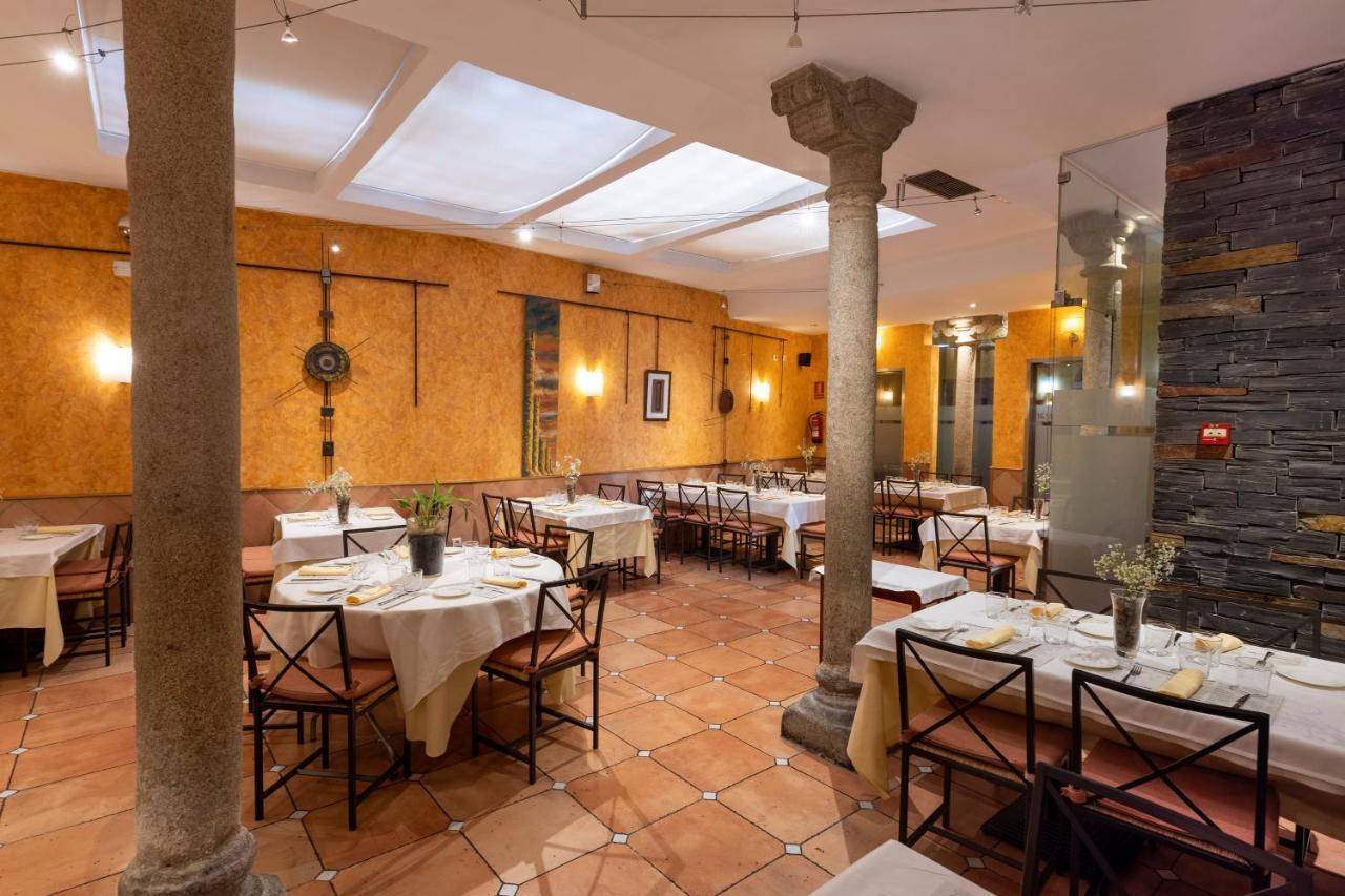 Hostal Restaurante Puerta Del Alcazar Ávila Zewnętrze zdjęcie