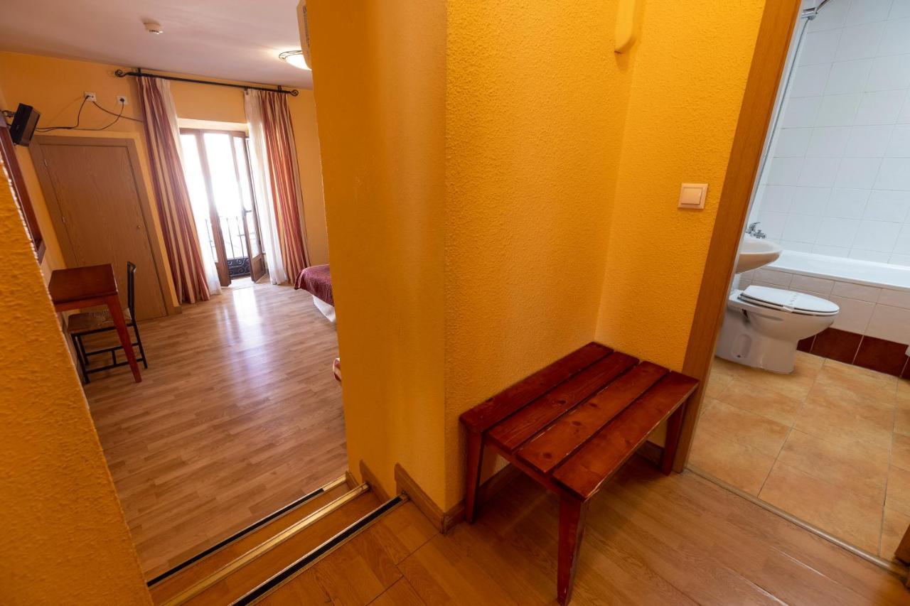 Hostal Restaurante Puerta Del Alcazar Ávila Zewnętrze zdjęcie