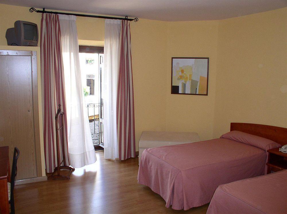 Hostal Restaurante Puerta Del Alcazar Ávila Zewnętrze zdjęcie